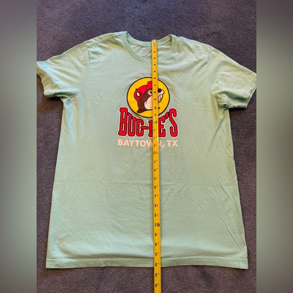 Buc-ee's Baytown TX Graphic T-Shirt size Large - Picture 2 of 5